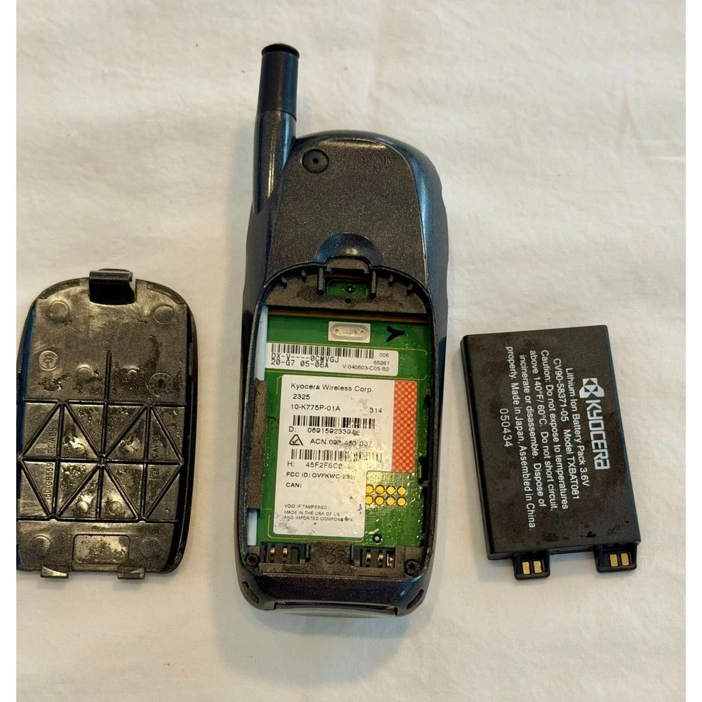 Kyocera 2325 Cellular Candybar‎ phone